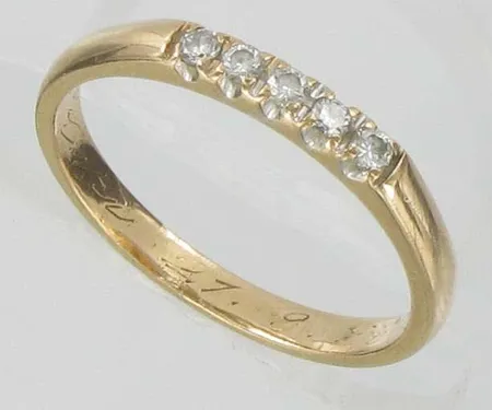 Timanttisormus 5xn.0,03ct, kaiverrettu, koko 18½, 585 paino 2,6g Vikt: 2,6 g