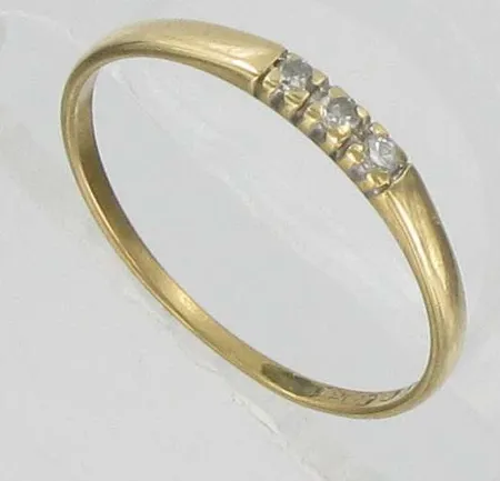 Timanttisormus 3xn.0,005ct, koko 17, kaivertamaton, 585, paino 0,9g Vikt: 0,9 g
