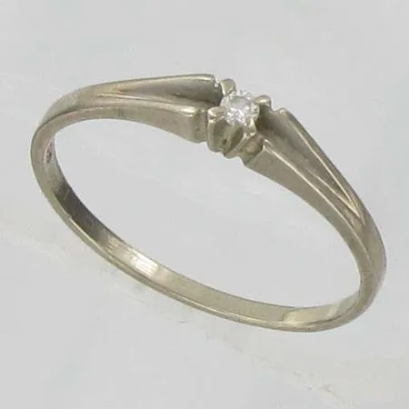 Timanttisormus, 1xn.0,02ct kaivertamaton, koko 17, 750vk, paino 1,6g Vikt: 1,6 g