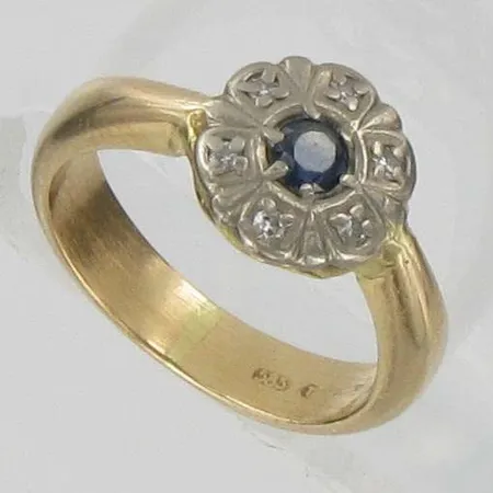 Safiirisormus timanteilla 6xn.0.005ct, kaivertamaton, koko 14½, 585br, paino 3,3g Vikt: 3,3 g