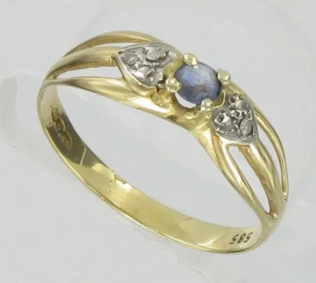 Safiirisormus timanteilla 2xn.0.005ct, kaivertamaton, koko 18, 585br, paino 1,5g Vikt: 1,5 g