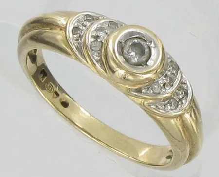 Timanttisormus 1xn.0.10ct 10xn.0.005ct, kaivertamaton, koko 18½, 585, paino 4,4g Vikt: 4,4 g