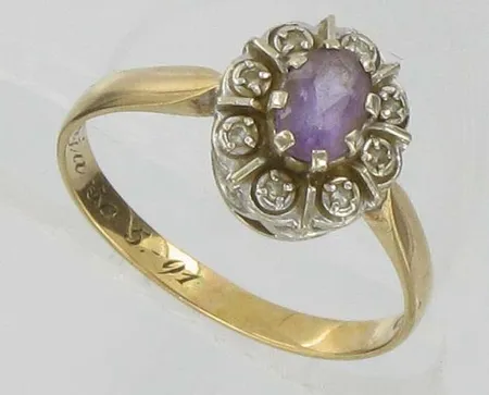 Ametistisormus timanteilla 8xn.0.005ct, kaiverrettu, koko 17½, 585br, paino 2,1g Vikt: 2,1 g