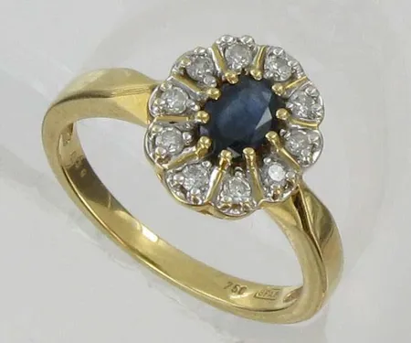 Safiirisormus timanteilla 10xn.0.005ct, kaivertamaton, koko 17, 750br, paino 3,8g Vikt: 3,8 g