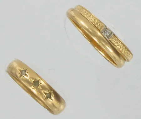 Timanttisormus, 1xn.0,005ct, kivisormus ja sileä sormus, kaiverrettuja, 750br, paino 9,8g Vikt: 9,8 g