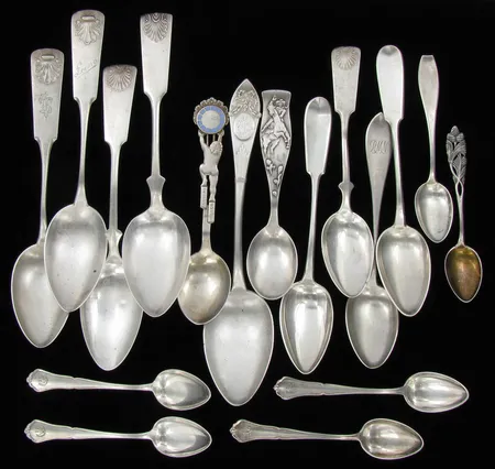 17 lusikkaa, kaiverrettuja, 813, paino 472g Vikt: 472   g