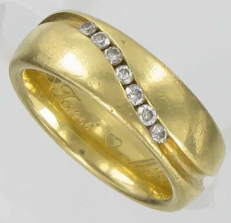 Timanttisormus, 7x.0,03ct, kaiverrettu, koko 17½, 750, paino 12,5g Vikt: 12,5 g