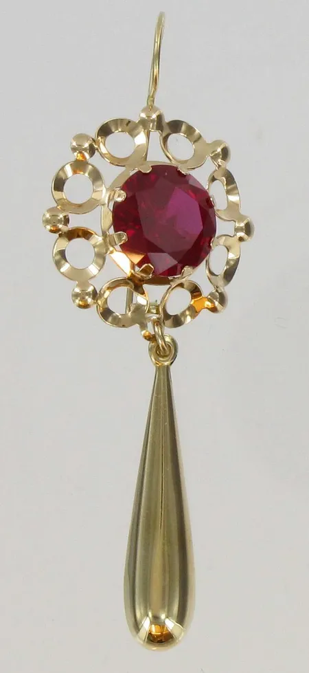 Kivikorvakoru puntilla, 585, paino 4,2gr Vikt: 4,2 g