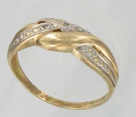Timanttisormus, 3xn.0,005ct, kaiverrettu, koko 18, 585, paino 2,1g Vikt: 2,1 g