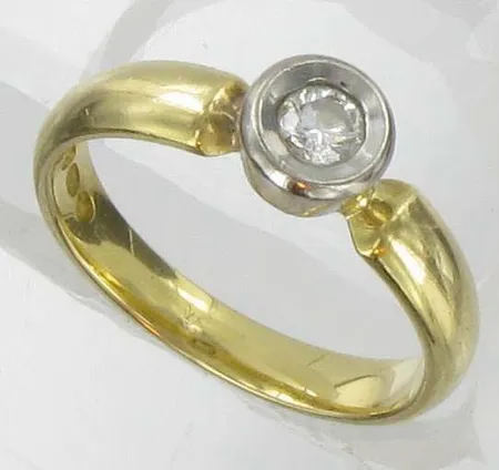 Timanttisormus, 1xn.0.15ct, kaivertamaton, koko 16½, 750, paino 3,9g Vikt: 3,9 g