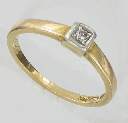Timanttisormus, 1xn.0,04ct, kaiverrettu, koko 16½, 750, paino 2,6g Vikt: 2,6 g