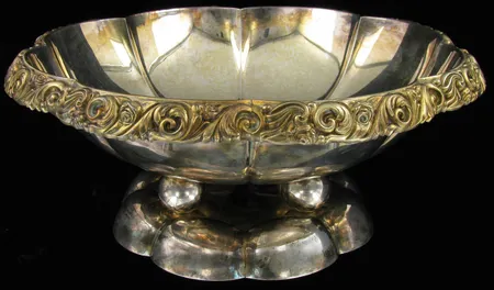 Hedelmäkulho, kaiverrettu, 813, paino 617,1g,   v.1926 Vikt: 617,1 g