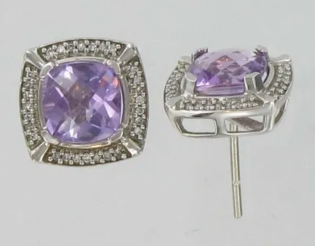 Kivikorvakorut timanteilla 56xn.0.005ct, taustat puuttuu, 585vkbr, paino 3,1g Vikt: 3,1 g