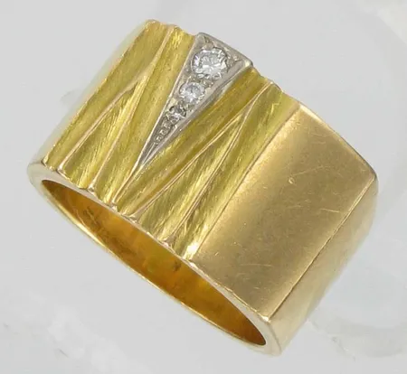 Timanttisormus 1xn.0.04ct 1xn.0.02ct 1xn.0.005ct, kaivertamaton, koko 18½, 750, paino 17,7g Vikt: 17,7 g