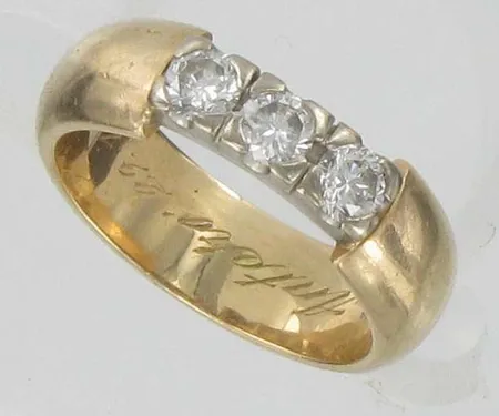 Timanttisormus, 3xn.0.15ct, kaiverrettu, koko 16¼, 585, paino 6,6g Vikt: 6,6 g