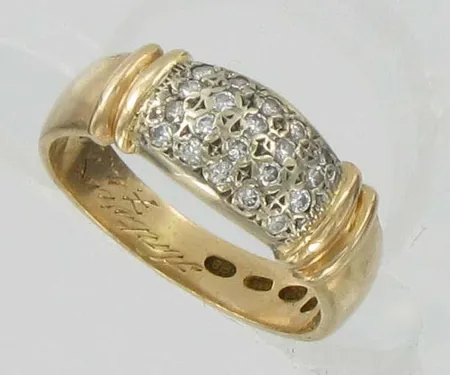 Timanttisormus 20xn.0,005ct, kaiverrettu, koko 15½, 585, paino 2,8g Vikt: 2,8 g