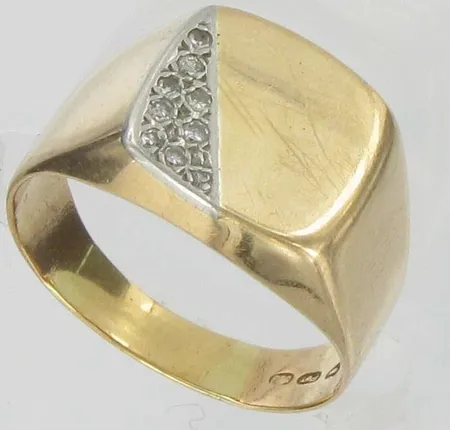 Timanttikantasormus, 9xn.0.01ct, koko 20, hieman kulunut ja runko vääntynyt, 585, paino 8,9g Vikt: 8,9 g