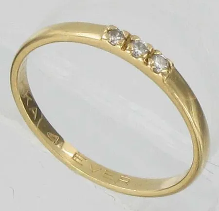 Timanttisormus 3xn.0.01ct, kaiverrettu, koko 17¼, 750, paino 1,6g Vikt: 1,6 g