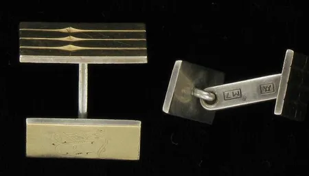 Kalvosinnapit, kaiverrettu, 813, paino 10,5g Vikt: 10,5 g