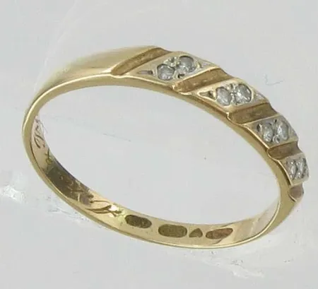Timanttisormus, 8xn.0,005ct, kaiverrettu, koko 16½, 585, paino 1,2g Vikt: 1,2 g