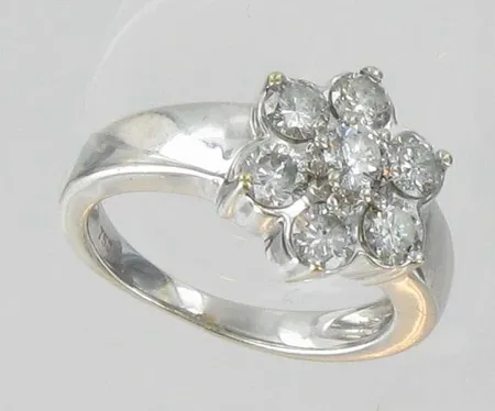Timanttisormus, 1xn.0,15ct, 6xn.0,13ct, kaivertamaton, koko 15½, 750vk, paino 5,1g Vikt: 5,1 g