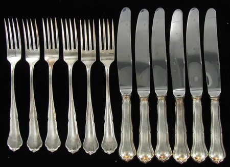 6 Ruokahaarukkaa ja veistä, Chippendale, kaivertamattomia, 813 ja 813br, paino 217g ja 440g Vikt: 657   g
