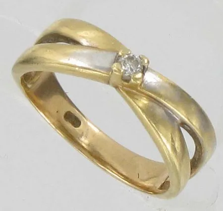 Timanttisormus 1xn.0.04ct, kaivertamaton, koko 16½, 585, paino 3,3g Vikt: 3,3 g