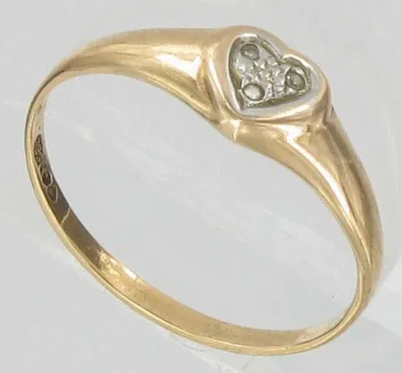 Timanttisormus 3xn.0.005ct, kaivertamaton, koko 18, 585, paino 1,3g Vikt: 1,3 g