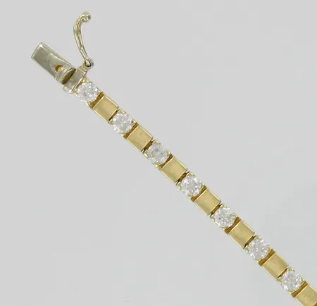 Rannekoru kivillä, pituus 17cm, 585br, paino 10,6g Vikt: 10,6 g