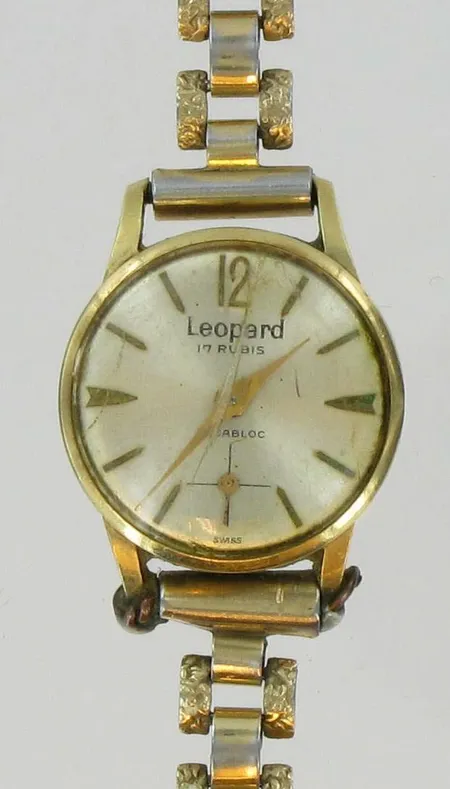 Naisten kultarannekello Leopard, viallinen, kaiverrettu, ranneke ei kultaa, 585br, paino 16,6g Vikt: 16,6 g