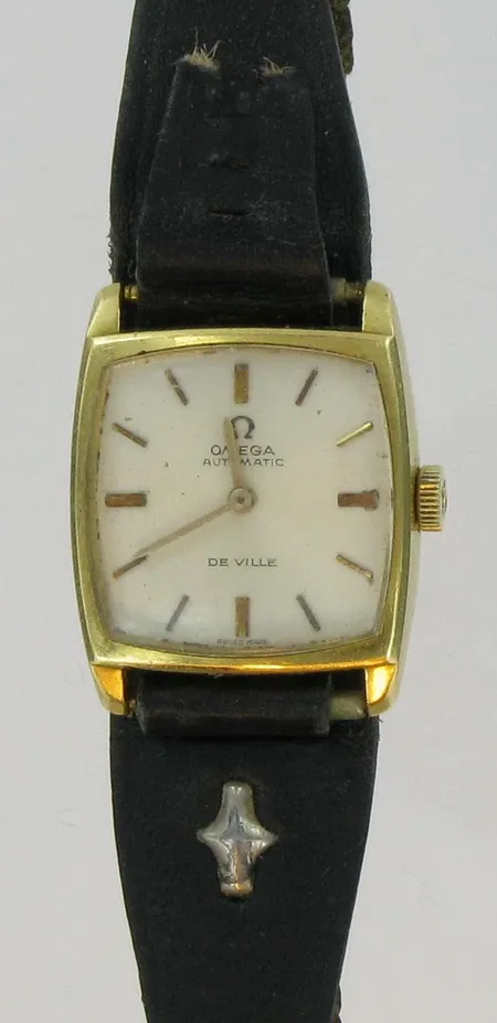 Naisten kultarannekello Omega de Ville, automatic, lasissa naarmuja, nahkaranneke on viallinen, 750br, paino 21,9g Vikt: 21,9 g