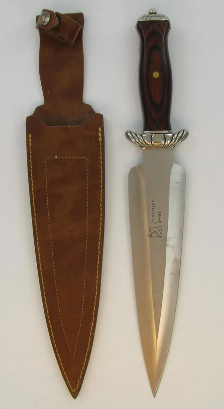 Veitsi Andujar, Espanja, nahkatupella