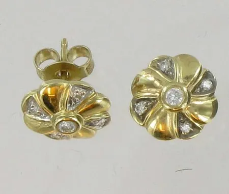Timanttikorvakorut, 2xn.0,03ct, 8xn.0,005ct, 585, paino 2,4g Vikt: 2,4 g