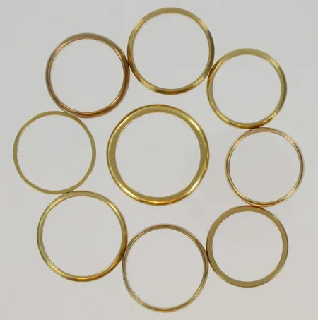 9 Sileää sormusta, kaiverrettuja, 750, paino 44,9g Vikt: 44,9 g