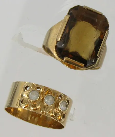 2 Kivisormusta, viallisia, 585br, paino 10,4g Vikt: 10,4 g