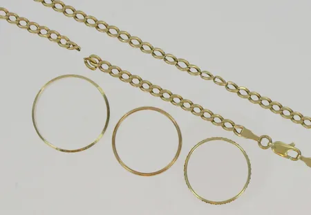 3 Sileää sormusta, kaiverrettuja, Kaulaketju, viallinen, 585, paino 12,7g Vikt: 12,7 g