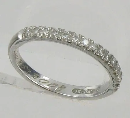 Timanttisormus, 15xn.0,005ct, kaiverrettu, koko 15½, 750vk, paino 2,1g Vikt: 2,1 g