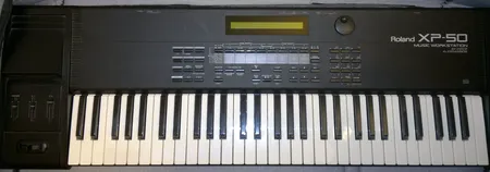 Kosketinsoitin Roland XP-50 Music Workstation, 64 voice, 4xexpansion, verkkojohto, kantopussissa