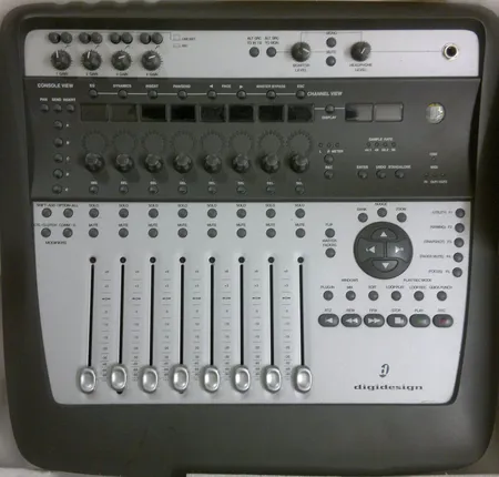 Mikseri Digidesign Digi002, verkkojohto ja USB-kaapeli