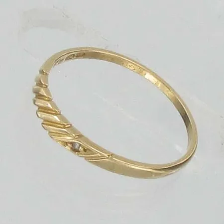 Timanttisormus 1xn.0.005ct, kaivertamaton, koko 17½, 585, paino 1,0g Vikt: 1   g