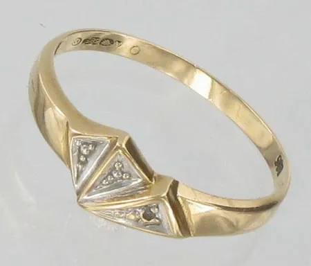 Timanttisormus 1xn.0.005ct, kaivertamaton, koko 18½, 585, paino 1,3g Vikt: 1,3 g