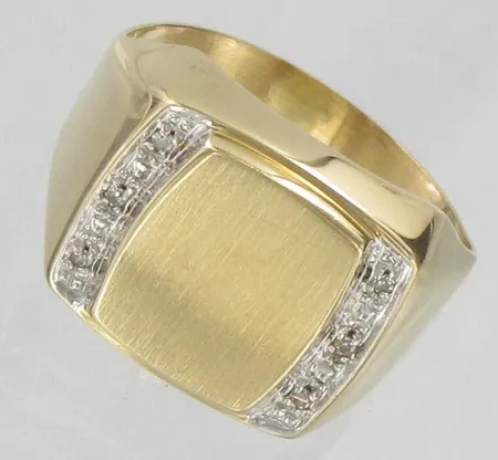 Kantasormus timanteilla 6xn.0.005ct, kaivertamaton, koko 18¾, paino 4,5g Vikt: 4,5 g