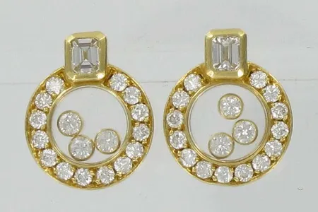 Timanttikorvakorut 2xn.0.18ct 6xn.0.05ct 28xn.0.03ct, 750br, paino 9,5g Vikt: 9,5 g