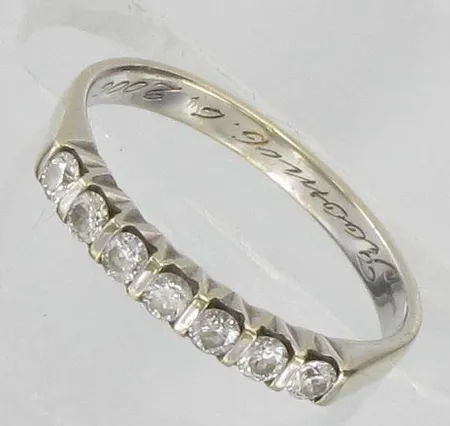 Timanttisormus 7xn.0.04ct, kaiverrettu, koko 16¾, 750, paino 2,4g Vikt: 2,4 g