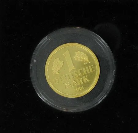 Kultaraha, nimellisarvo 1 Deutsche mark, vuodelta 2001, kotelo, 900, paino 12,0g Vikt: 12   g