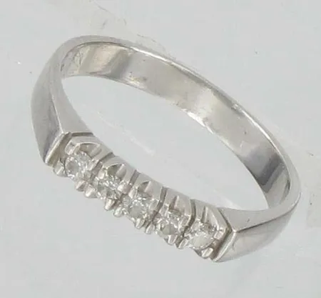 Timanttisormus, 5xn.0,03ct, kaivertamaton, koko 15¾, 750vk, paino 2,4g Vikt: 2,4 g