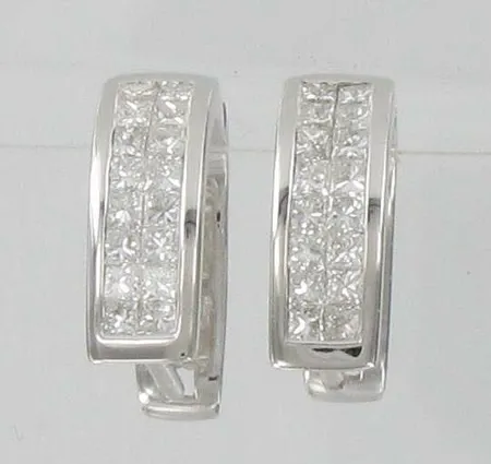 Timanttikorvakorut, 32xn.0,03ct, princess-hiontaisia, 585vk, paino 5,3g Vikt: 5,3 g