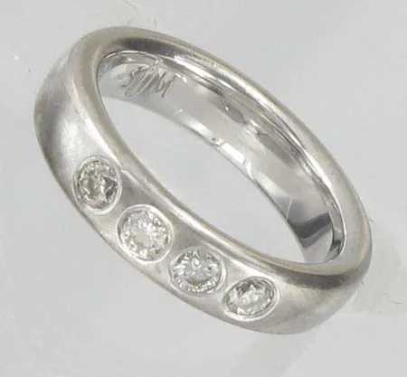 Timanttisormus, 4xn.0,05ct, kaivertamaton, koko 14¼, 585vk, paino 4,8g Vikt: 4,8 g