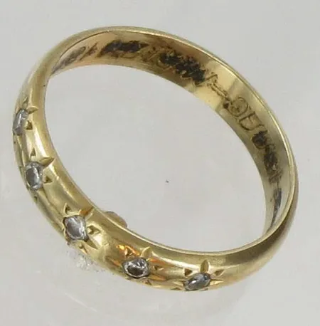 Timanttisormus 5xn.0.03ct, kaiverrettu, koko 17¼, 585, paino 2,7g Vikt: 2,7 g