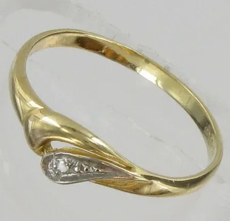 Timanttisormus 1xn.0.005ct, kaksivärinen, kaivertamaton, koko 17½, 585, paino 1,4g Vikt: 1,4 g